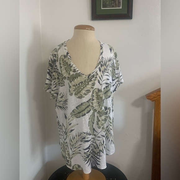 C&C California 100% Linen Tropical Print Short Sleeve Top - Picture 4 of 11